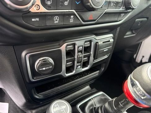 Used 2020 Jeep Wrangler Unlimited Sahara AWD/4WD image 39