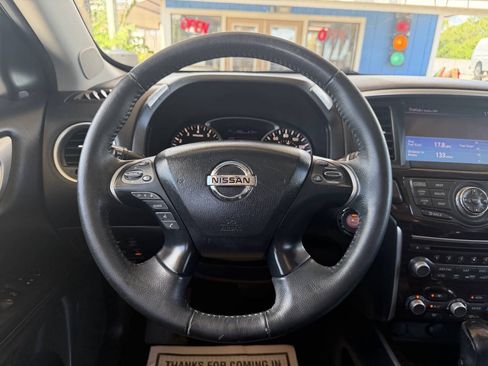 Used 2015 Nissan Pathfinder Platinum FWD image 18