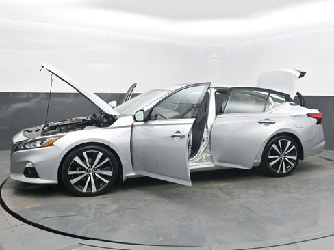 Used 2020 Nissan Altima 2.0 Platinum image 40