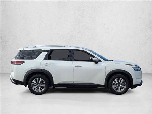 Used 2022 Nissan Pathfinder SL w/ Lighting Package (N92) image 4
