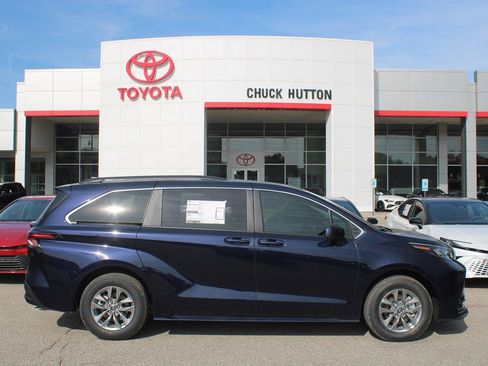 Used 2025 Toyota Sienna LE image 19