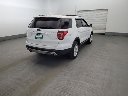 Used 2017 Ford Explorer XLT AWD/4WD image 9
