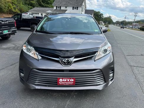 Used 2019 Toyota Sienna XLE image 3