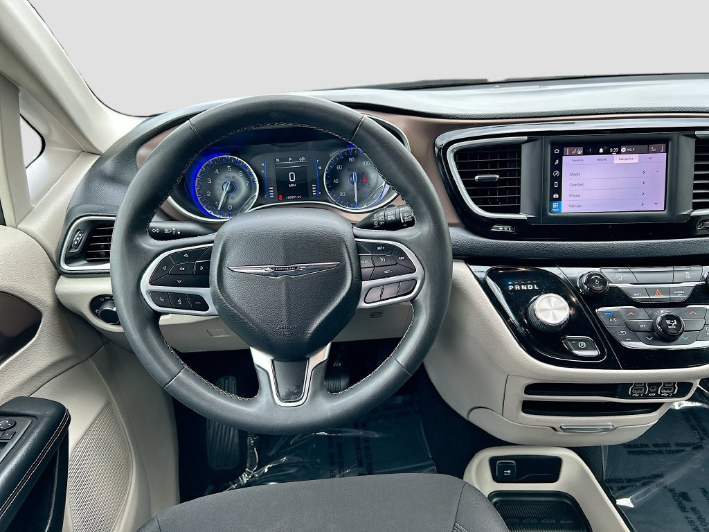 Used 2022 Chrysler Voyager LX FWD image 21