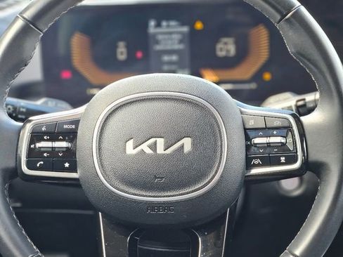 Used 2024 Kia Sorento S image 16