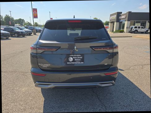 Used 2025 Mitsubishi Outlander SE AWD/4WD image 3