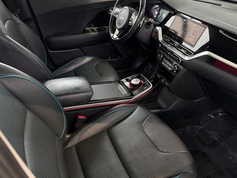 Used 2022 Kia Niro EX Premium image 32