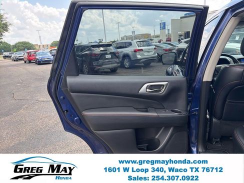 Used 2019 Nissan Pathfinder SL FWD image 26