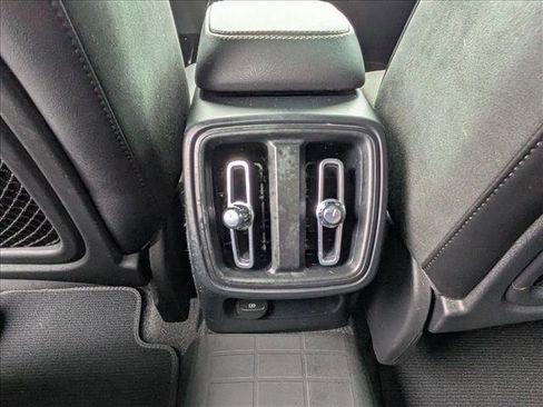 Used 2022 Volvo XC40 T5 R-Design w/ Protection Package Premier image 16