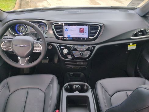 New 2026 Chrysler Voyager LX image 14