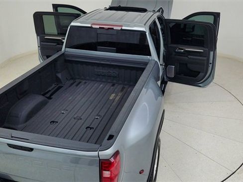 Used 2024 Chevrolet Silverado 3500 High Country image 86