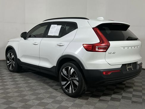 Used 2024 Volvo XC40 B5 Plus image 8