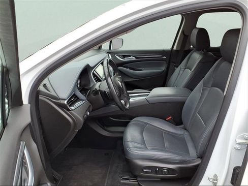 Used 2021 Buick Enclave Essence image 24