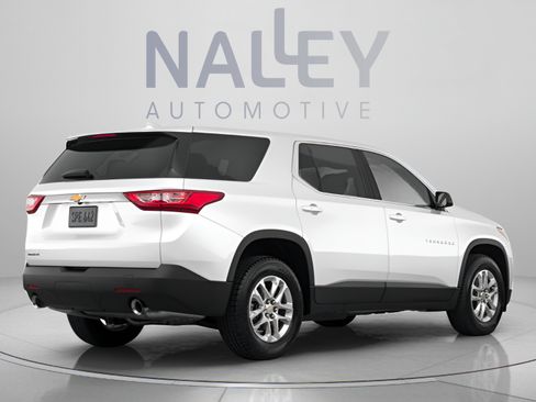 Used 2019 Chevrolet Traverse LT w/ LPO, Blackout Package FWD image 3