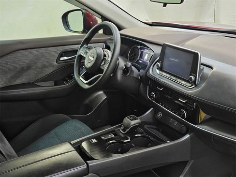 Used 2022 Nissan Rogue SV image 10