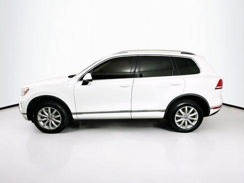 Used 2016 Volkswagen Touareg Sport image 4