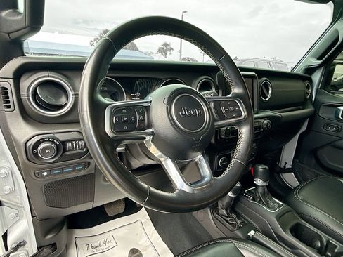 Used 2022 Jeep Wrangler Unlimited Sahara AWD/4WD image 12