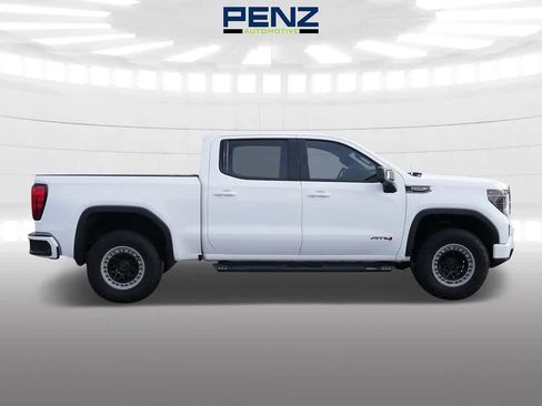 Used 2022 GMC Sierra 1500 AT4 w/ AT4 Preferred Package AWD/4WD image 8
