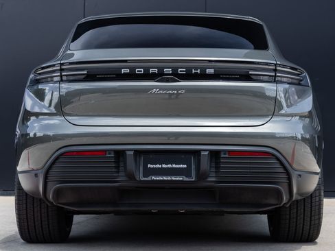 Certified 2025 Porsche Macan 4 Electric AWD/4WD image 10