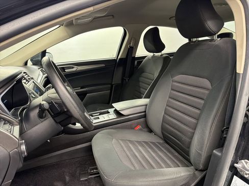 Certified 2017 Ford Fusion SE w/ Fusion SE Technology Package FWD image 26
