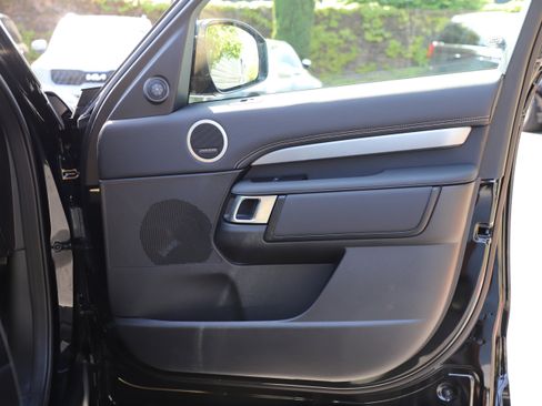 Certified 2025 Land Rover Discovery Dynamic SE AWD/4WD image 9