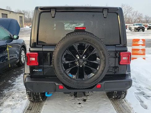 Used 2023 Jeep Wrangler Unlimited Sahara w/ Dual Top Group AWD/4WD image 5