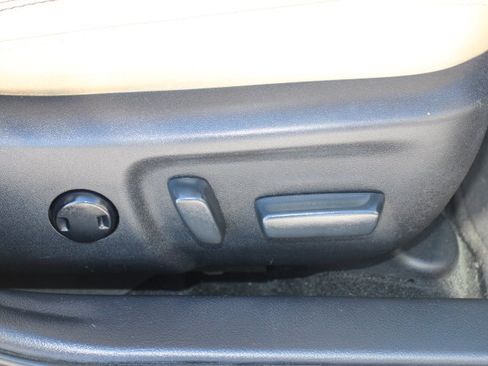 Used 2013 Toyota Avalon Limited image 20