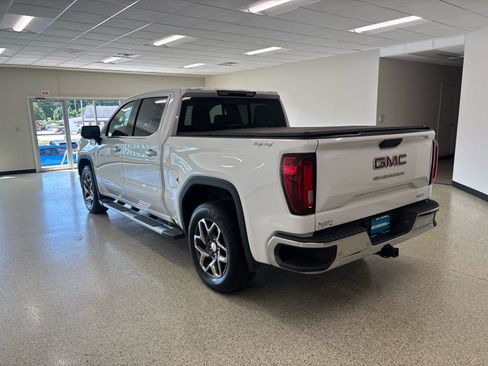 Used 2024 GMC Sierra 1500 SLT w/ SLT Convenience Package image 11
