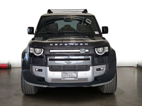 Used 2023 Land Rover Defender 110 SE AWD/4WD image 2