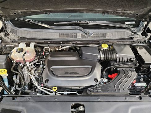 Used 2023 Chrysler Pacifica Limited FWD image 19