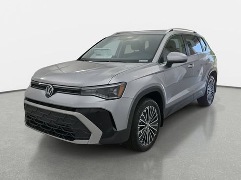 Certified 2025 Volkswagen Taos SE FWD image 7