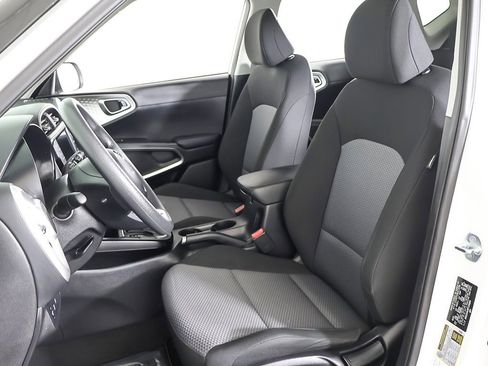 Used 2023 Kia Soul LX image 26