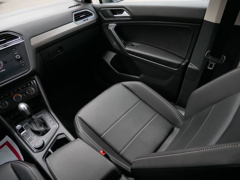 Used 2021 Volkswagen Tiguan SE AWD/4WD image 11