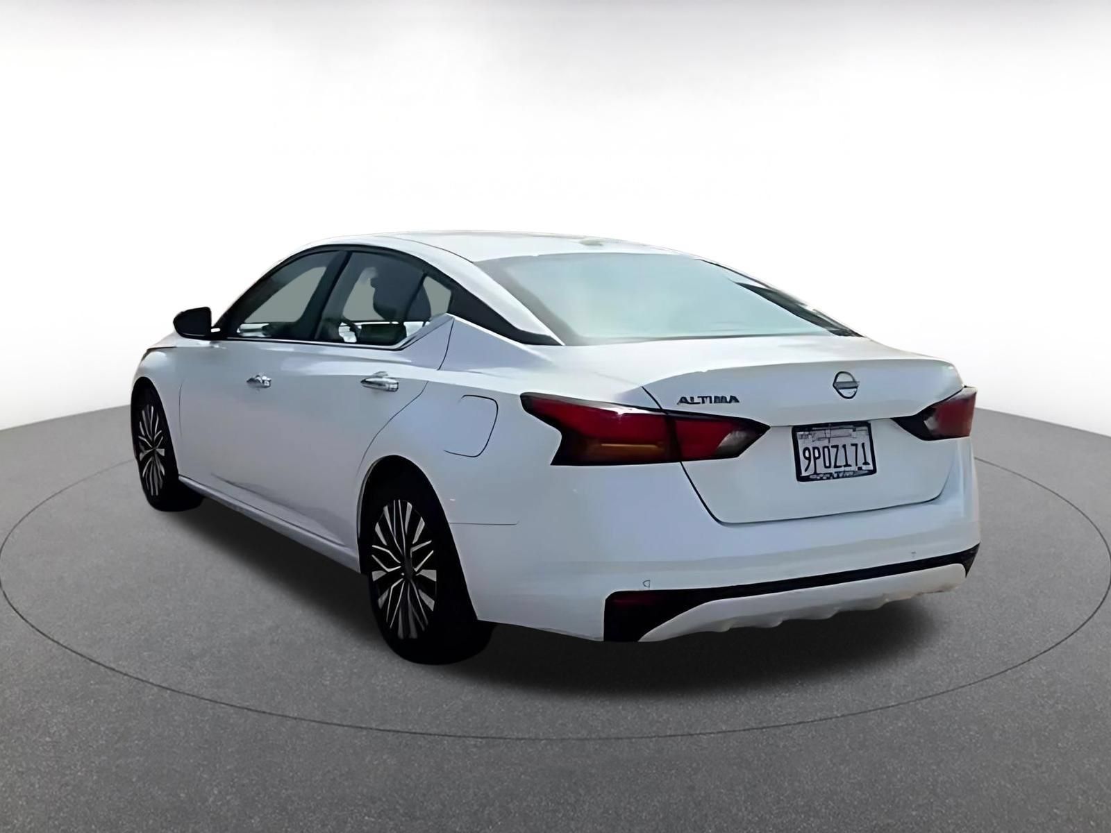 Used 2025 Nissan Altima 2.5 SV FWD image 10
