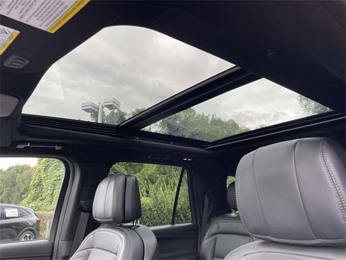 Used 2025 Lincoln Navigator Reserve w/ Jet Appearance Package image 7