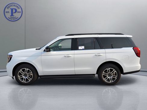 Used 2025 Ford Expedition Active AWD/4WD image 4