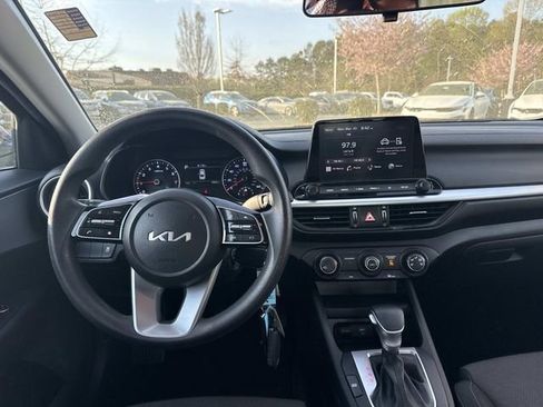 Used 2022 Kia Forte LXS image 4