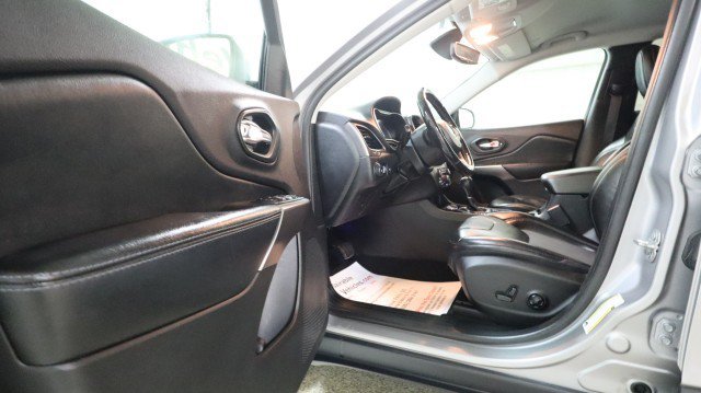 Used 2020 Jeep Cherokee Latitude Plus w/ Comfort/Convenience Group FWD image 9