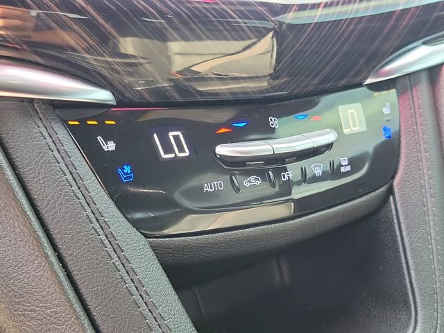 Used 2025 Cadillac XT6 Premium Luxury AWD/4WD image 23