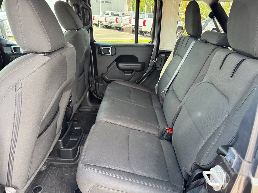 Used 2023 Jeep Wrangler Unlimited w/ Cold Weather Group AWD/4WD image 27