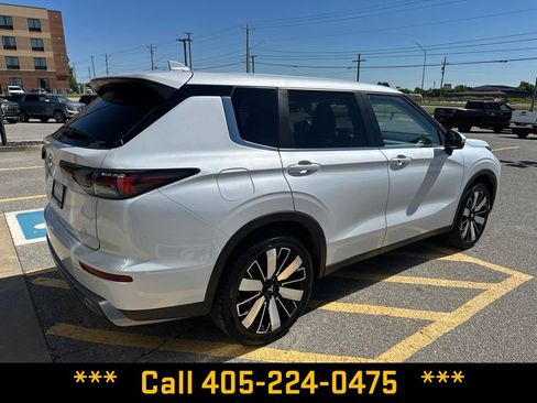 Used 2025 Mitsubishi Outlander SE AWD/4WD image 7