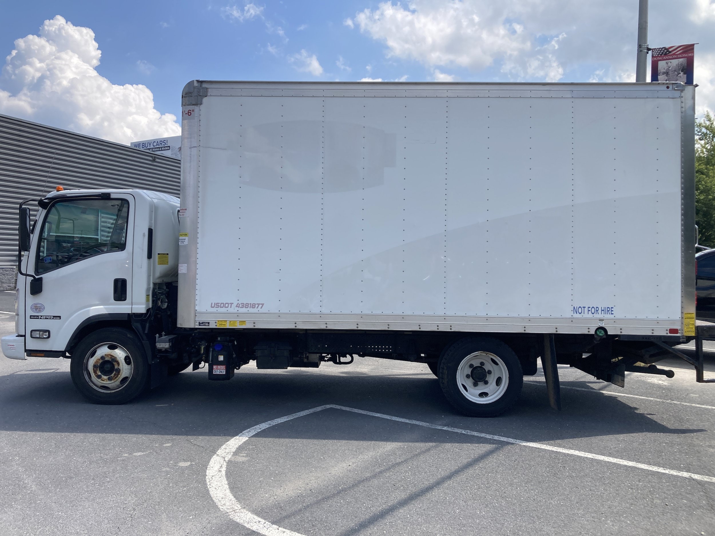 Used 2021 Isuzu NPR RWD image 3