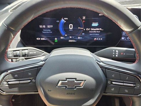 Certified 2025 Chevrolet Equinox EV RS FWD image 29