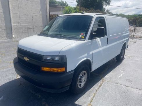 Used 2021 Chevrolet Express 2500 w/ Driver Convenience Package RWD image 2