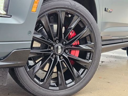 Used 2025 Cadillac Escalade V w/ LPO, ONYX Package image 8