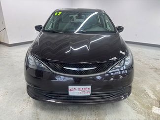 Used 2017 Chrysler Pacifica LX video 3