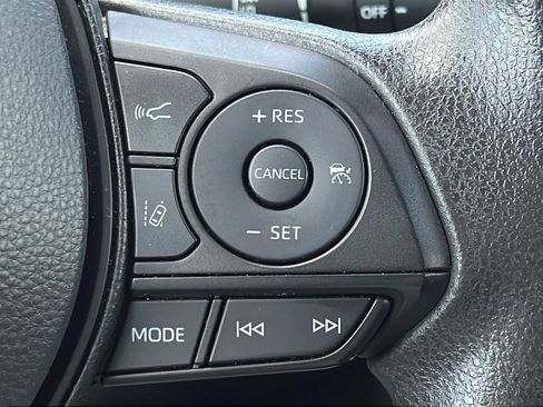 Used 2025 Toyota RAV4 XLE FWD image 20
