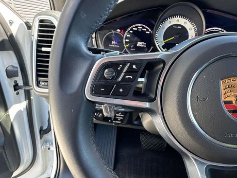 Certified 2023 Porsche Cayenne Platinum Edition image 24