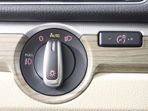 Used 2016 Volkswagen Passat 1.8T SE w/ Lighting Package image 10