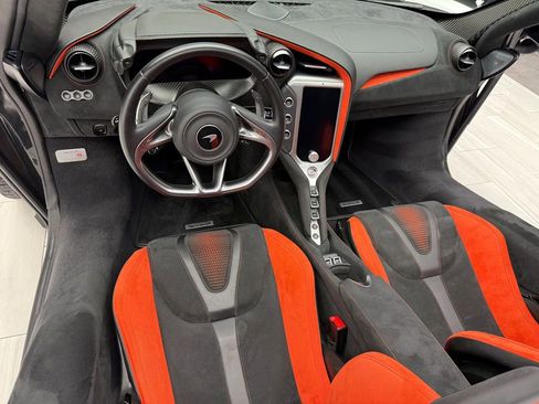 Used 2024 McLaren 750S Spider RWD image 57